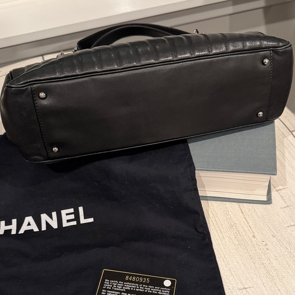 Chanel Vertical Quilted LAX Shoulder Bag - Picture 7 of 14